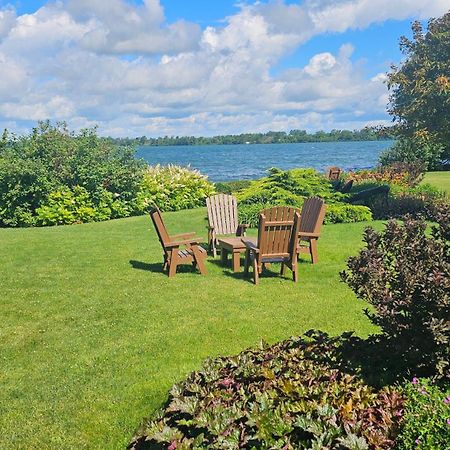 Hotel Oasis Lac St-Louis サラベリ・ド・ヴァレフィルド エクステリア 写真