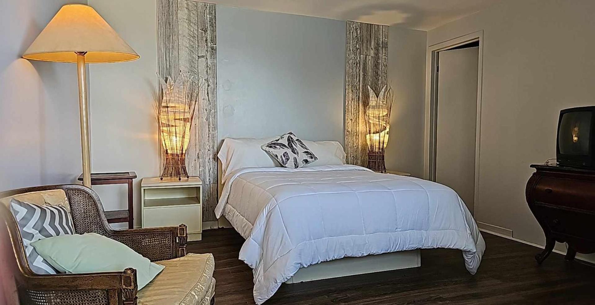 Hotel Oasis Lac St-Louis サラベリ・ド・ヴァレフィルド エクステリア 写真