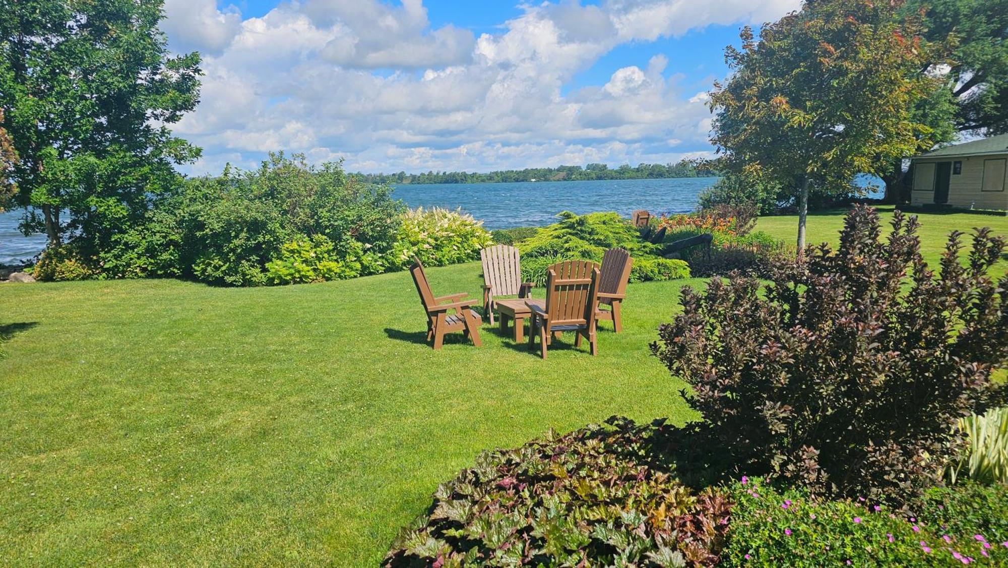 Hotel Oasis Lac St-Louis サラベリ・ド・ヴァレフィルド エクステリア 写真