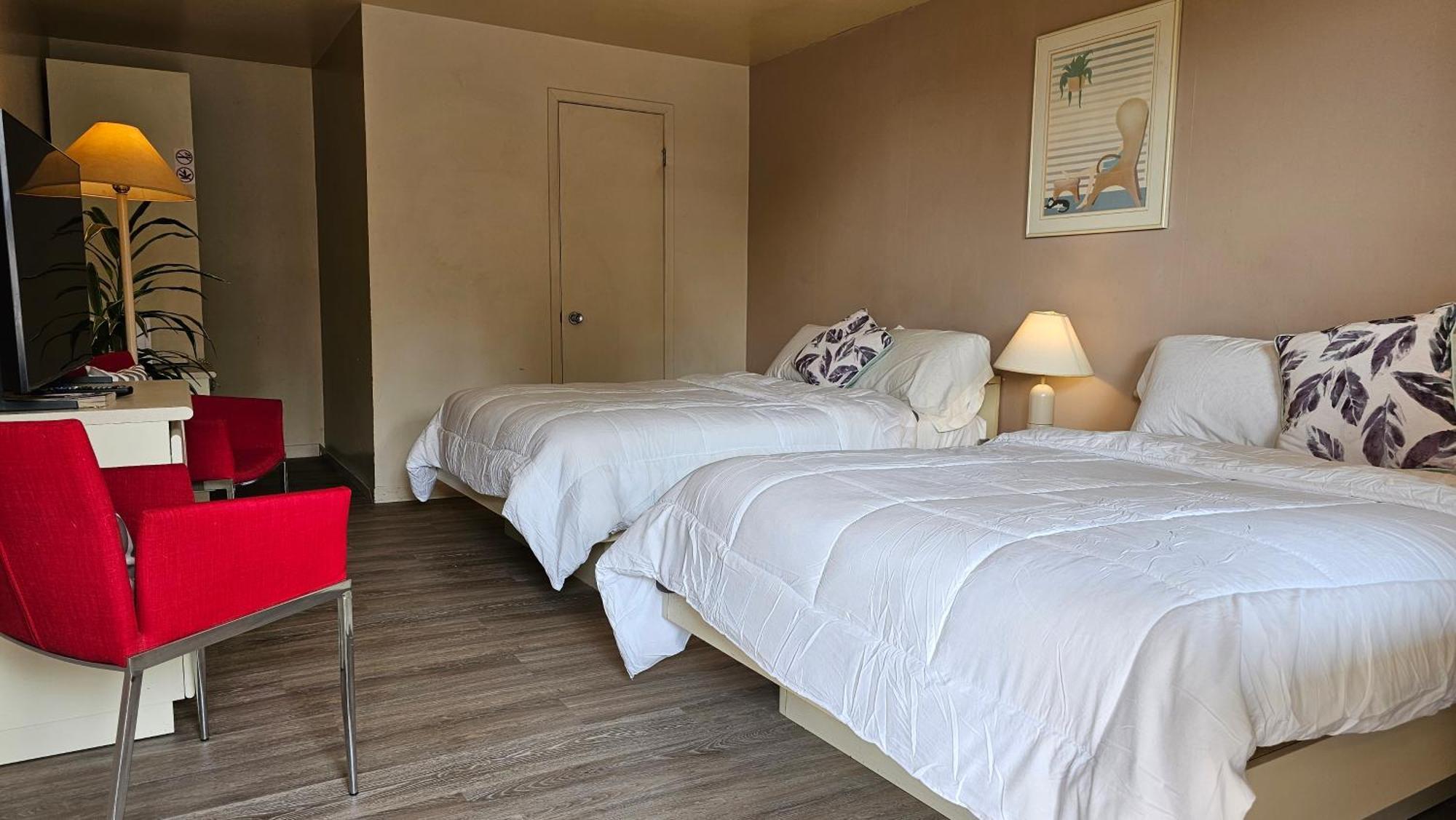 Hotel Oasis Lac St-Louis サラベリ・ド・ヴァレフィルド エクステリア 写真