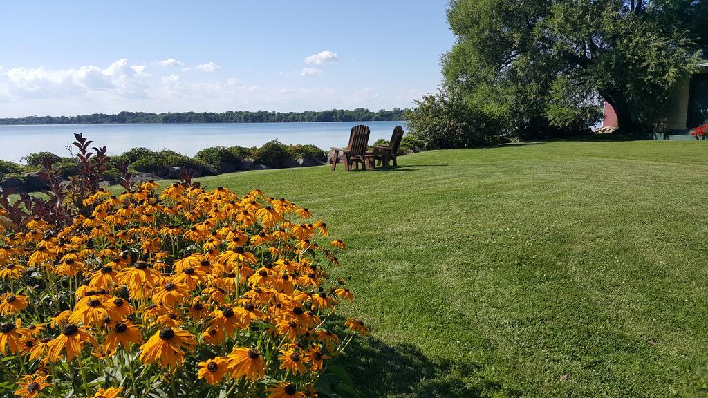 Hotel Oasis Lac St-Louis サラベリ・ド・ヴァレフィルド エクステリア 写真
