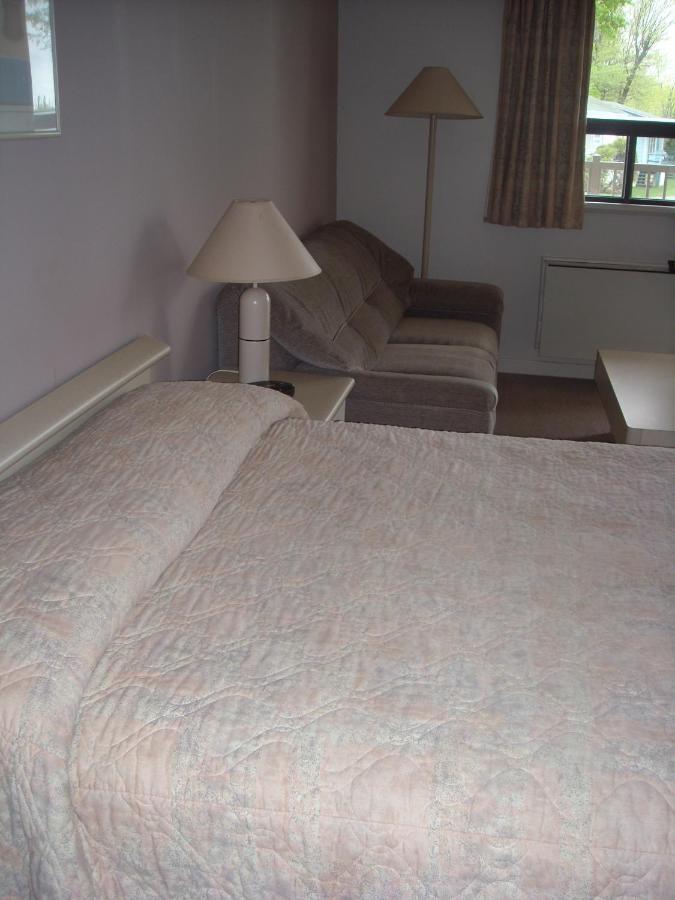 Hotel Oasis Lac St-Louis サラベリ・ド・ヴァレフィルド 部屋 写真